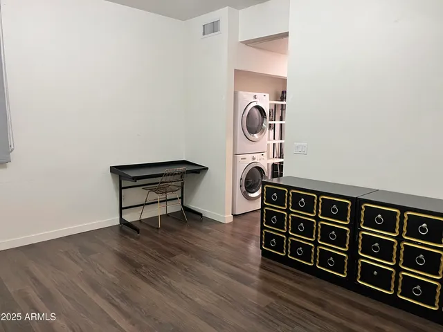 a view of sitting area with furniture