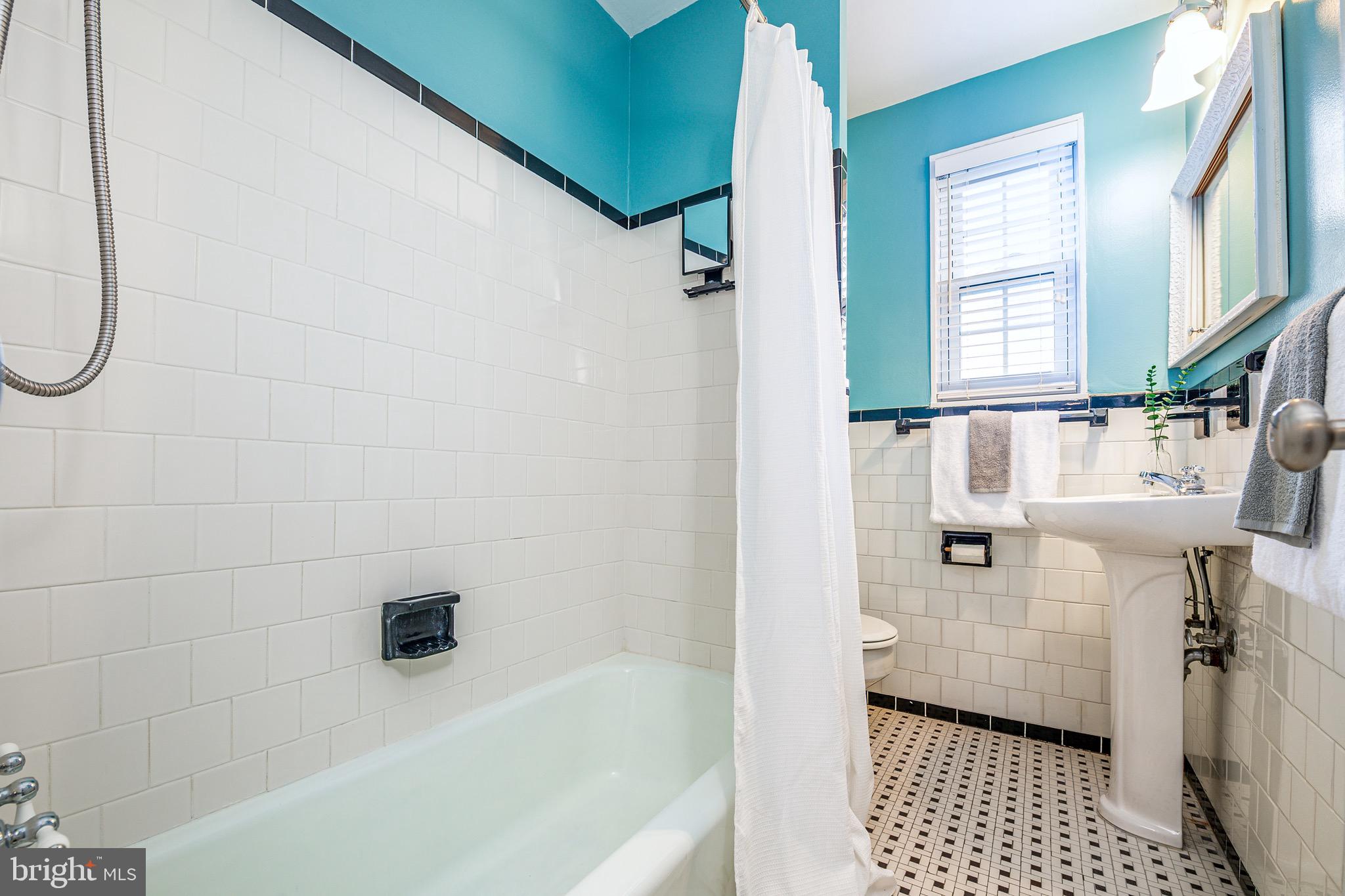 11826 Rocking Horse Road Rockville, MD 20852 - Photo 20 of 39 Full Bath on Main Level
