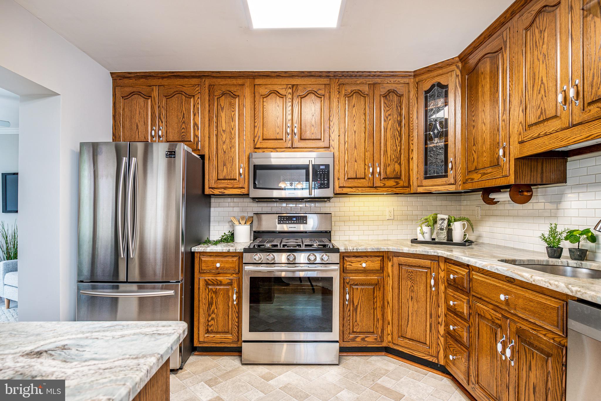 11826 Rocking Horse Road Rockville, MD 20852 - Photo 3 of 39 Gallery Image 3