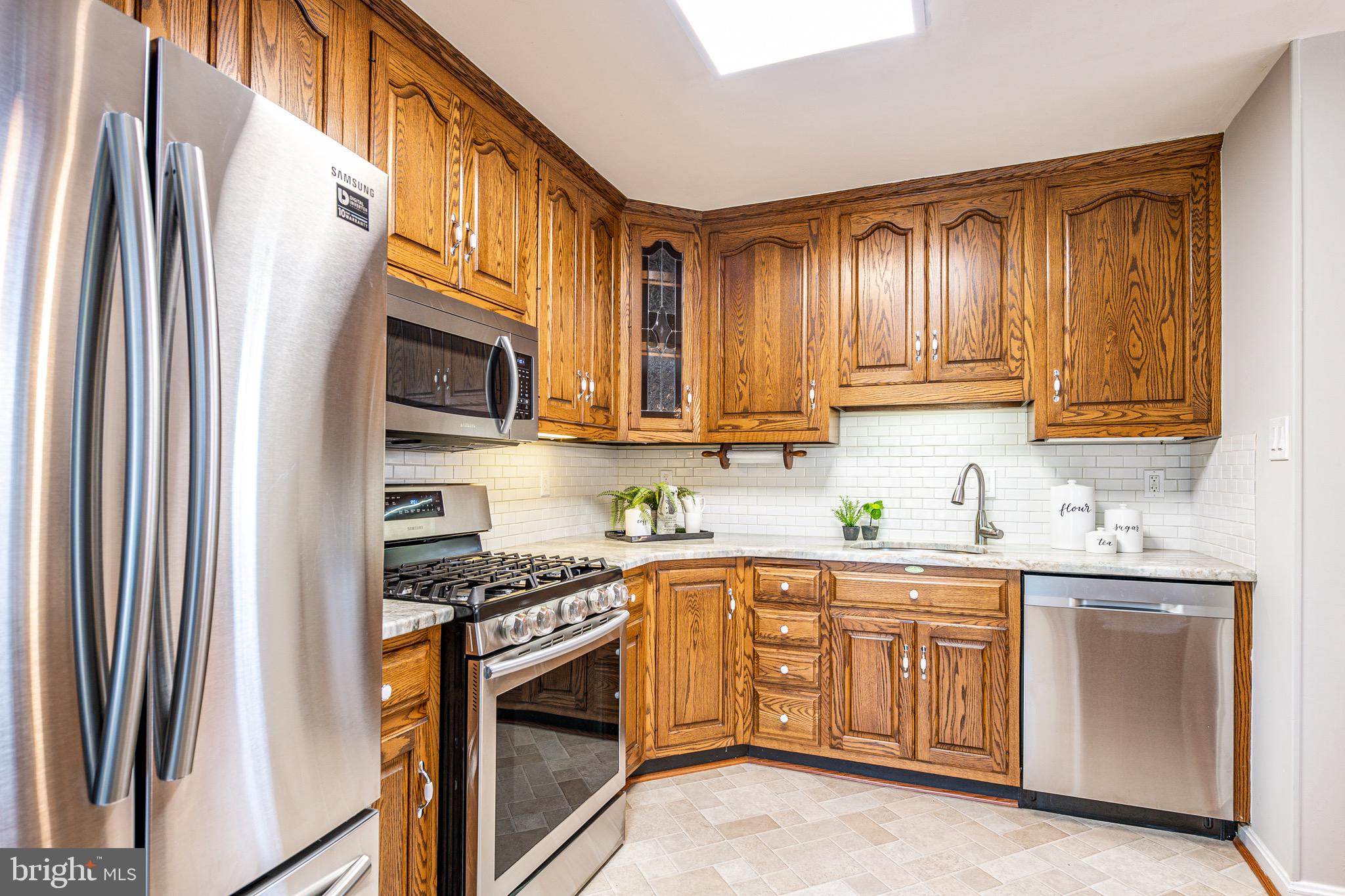 11826 Rocking Horse Road Rockville, MD 20852 - Photo 5 of 39 Gallery Image 5