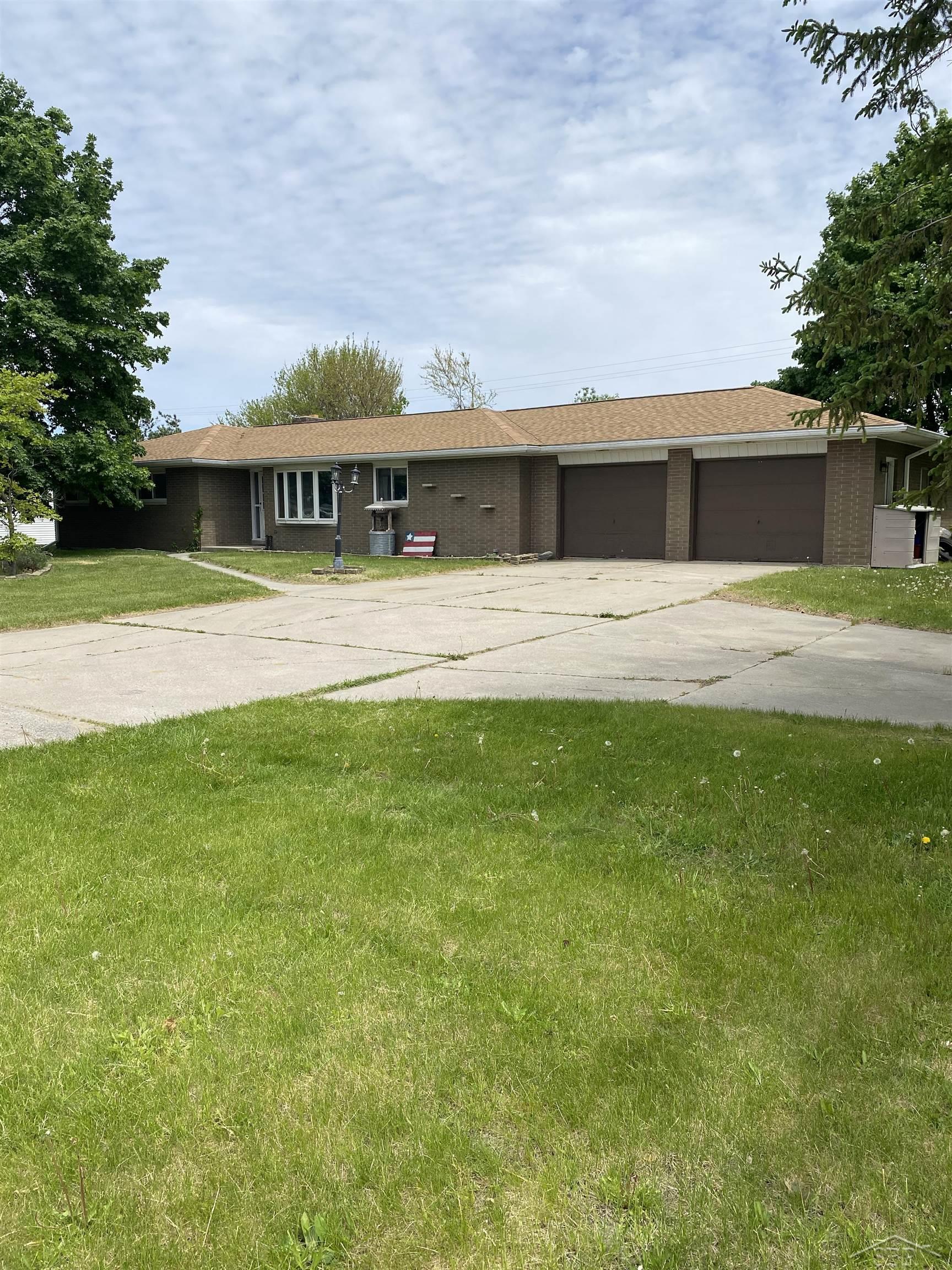 1032 North Hemlock Road Hemlock, MI 48626 - Photo 2 of 5