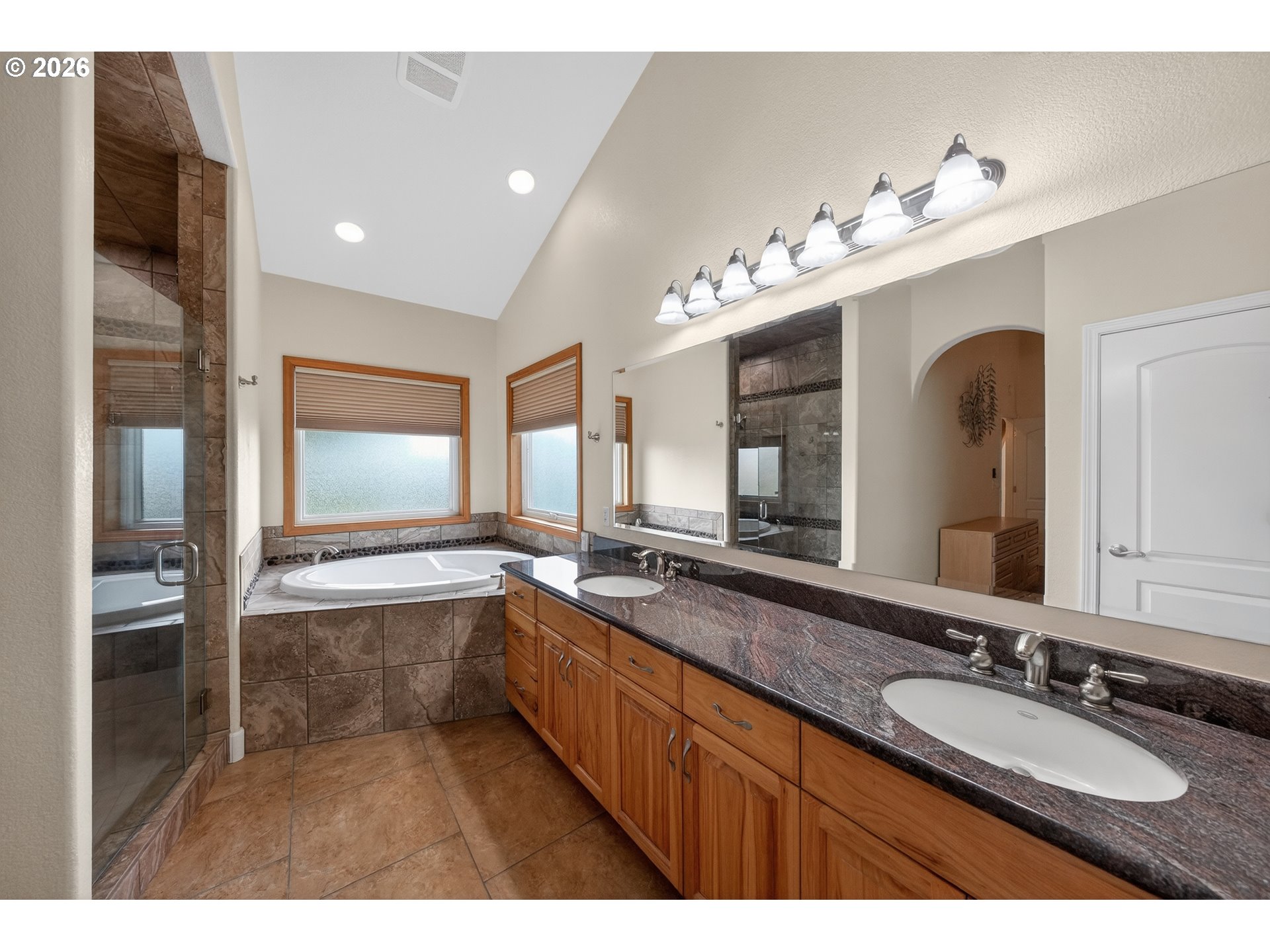 6985 Garden Valley Road Roseburg, OR 97471 - Photo 19 of 43 Owner's Suite Bathroom
