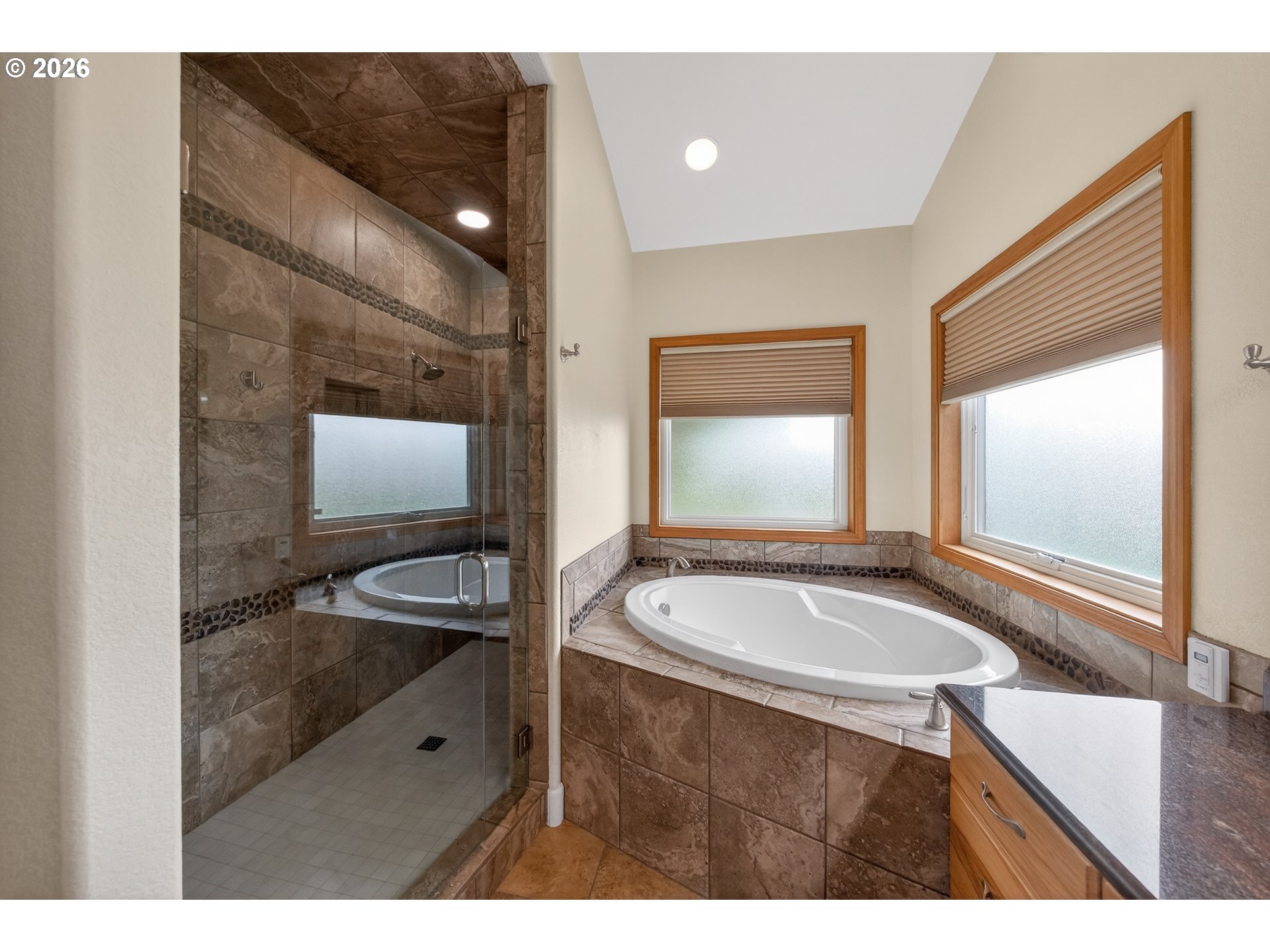 6985 Garden Valley Road Roseburg, OR 97471 - Photo 20 of 43 Owner's Suite Bathroom