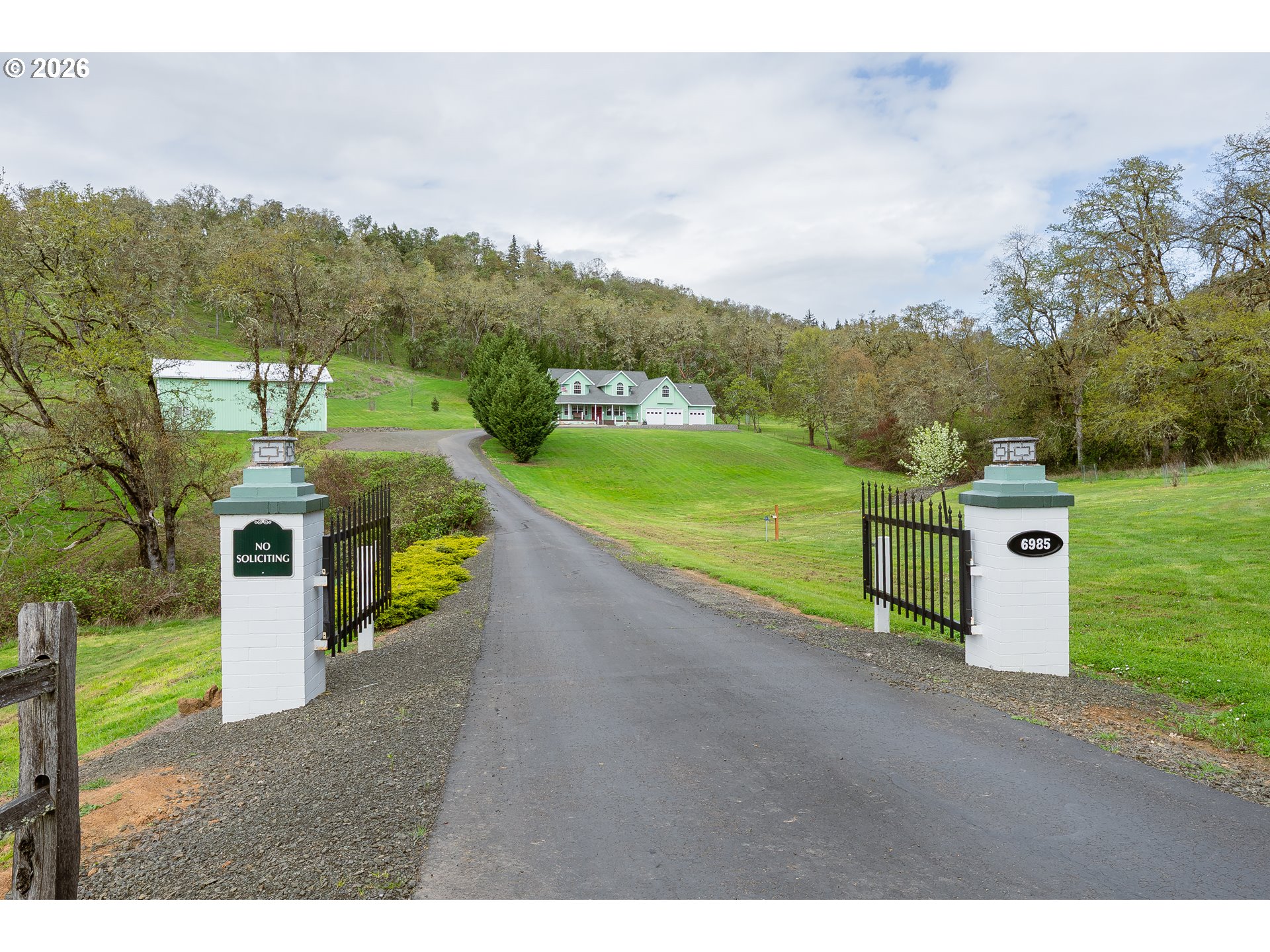 6985 Garden Valley Road Roseburg, OR 97471 - Photo 2 of 43 Driveway