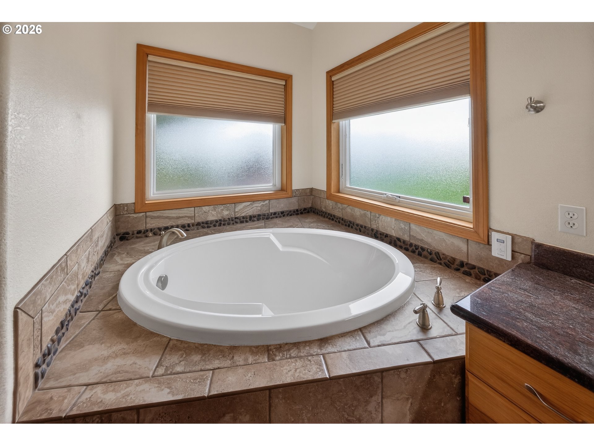 6985 Garden Valley Road Roseburg, OR 97471 - Photo 21 of 43 Owner's Suite Bathroom