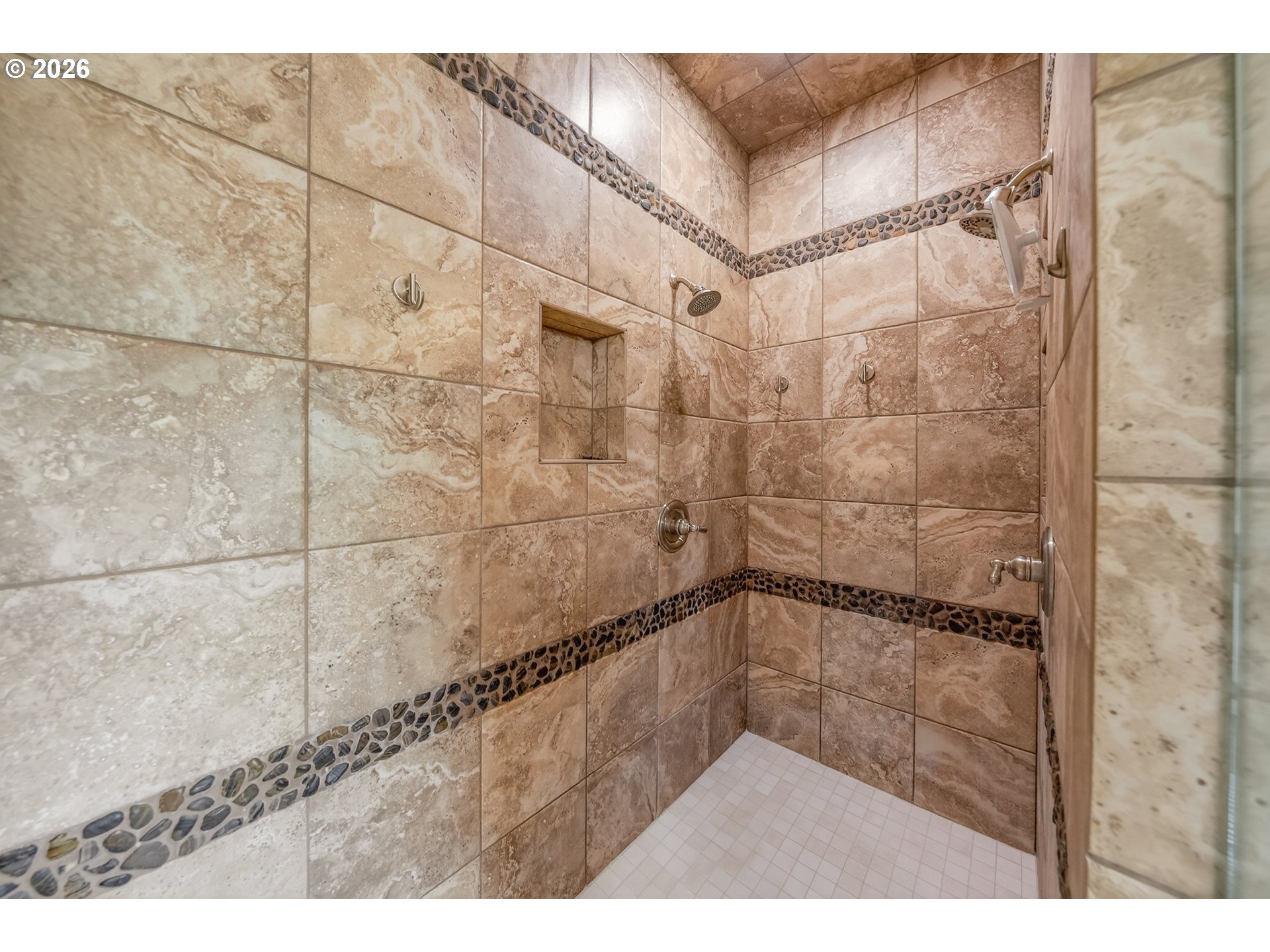6985 Garden Valley Road Roseburg, OR 97471 - Photo 22 of 43 Owner's Suite Bathroom