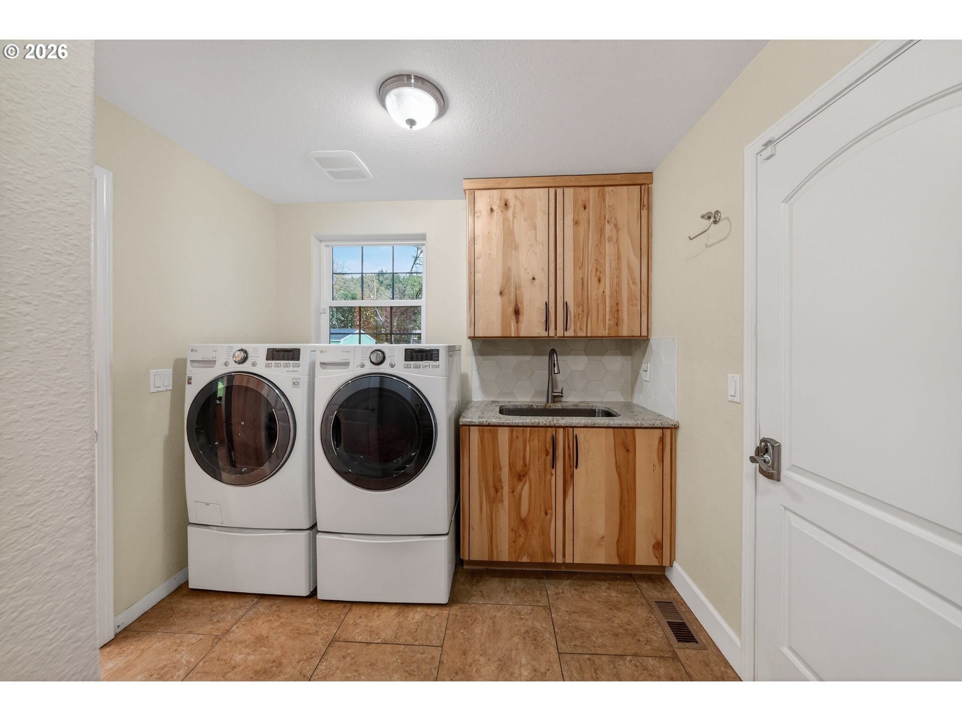 6985 Garden Valley Road Roseburg, OR 97471 - Photo 25 of 43 Laundry