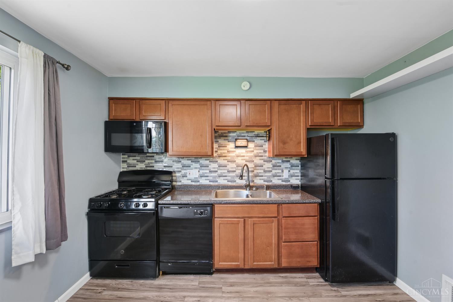 627 Roebling Road Cincinnati, OH 45238 - Photo 13 of 53