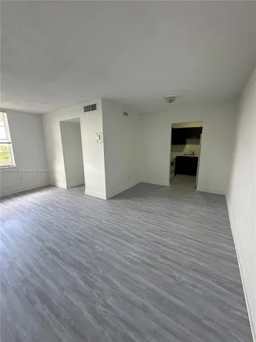 $1,800 | 1825 West 56th Street, Unit 410, Hialeah, FL 33012