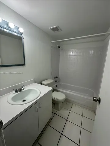 $1,800 | 1825 West 56th Street, Unit 410, Hialeah, FL 33012