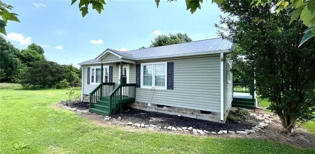 $1,100 | 393 Snow Creek Road, Seneca, SC 29678