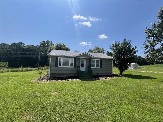 $1,100 | 393 Snow Creek Road, Seneca, SC 29678