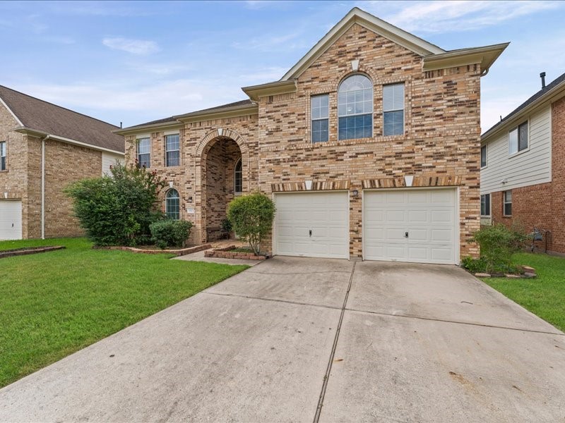 3323 Sainte Mere Eglise Lane Spring, TX 77388 - Photo 4 of 33 a front view of a house with garden