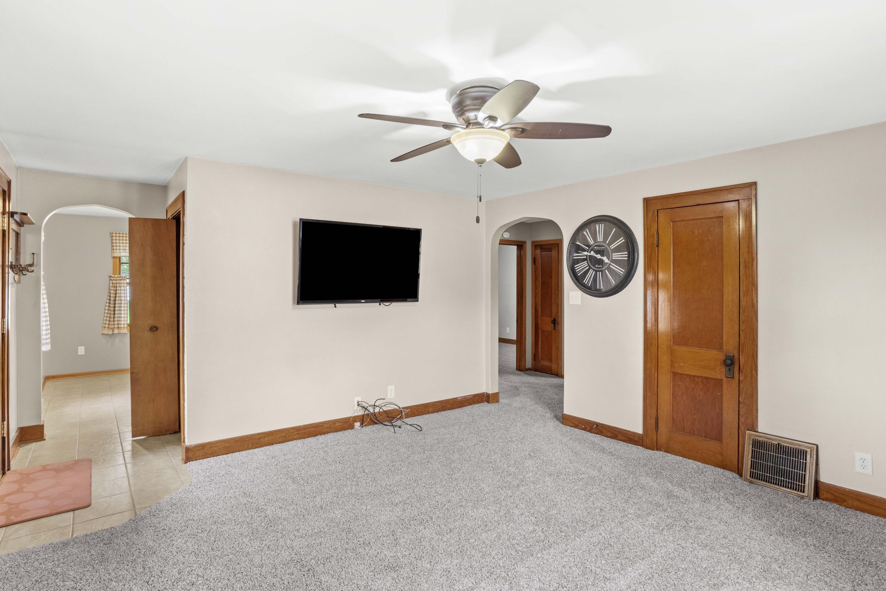 719 East Monitor Street Crown Point, IN 46307 - Photo 17 of 23 3000x2000