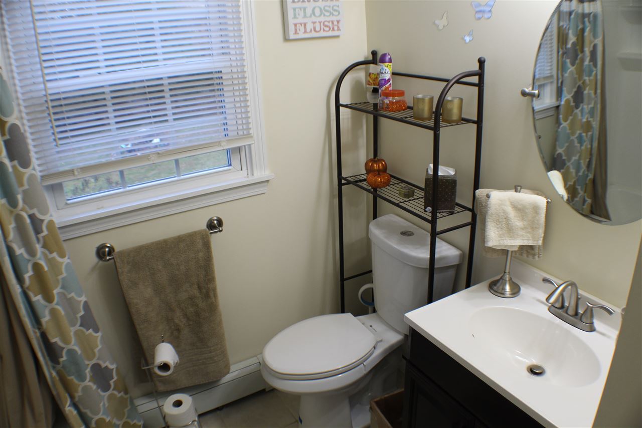 352 Island Pond Road Derry, NH 03038 - Photo 22 of 38