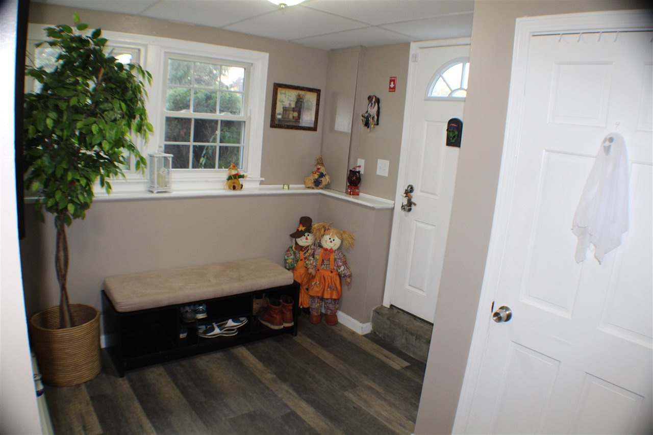 352 Island Pond Road Derry, NH 03038 - Photo 6 of 38