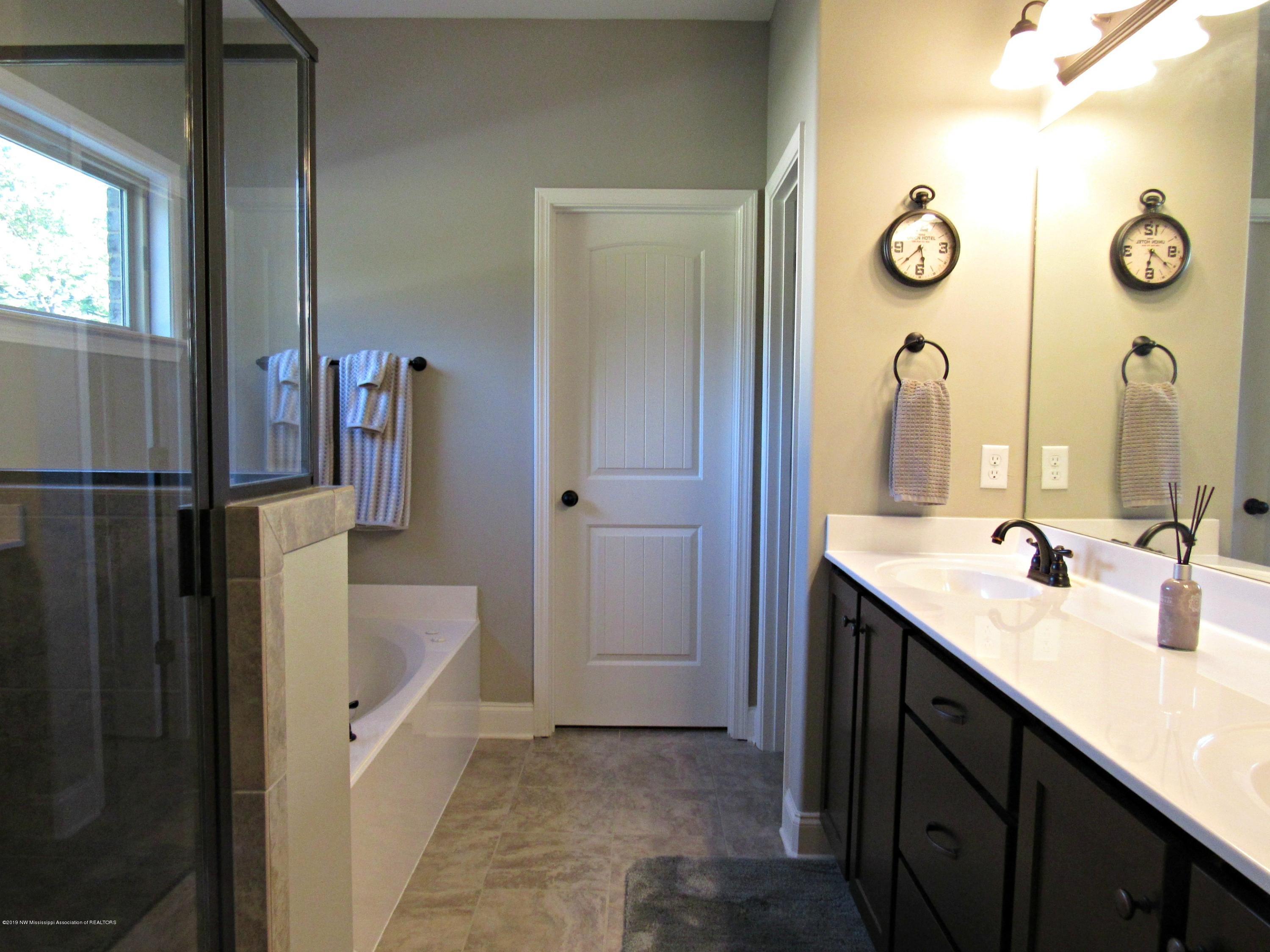 2302 Pine Tree Road Hernando, MS 38632 - Photo 18 of 41 masterbath 2