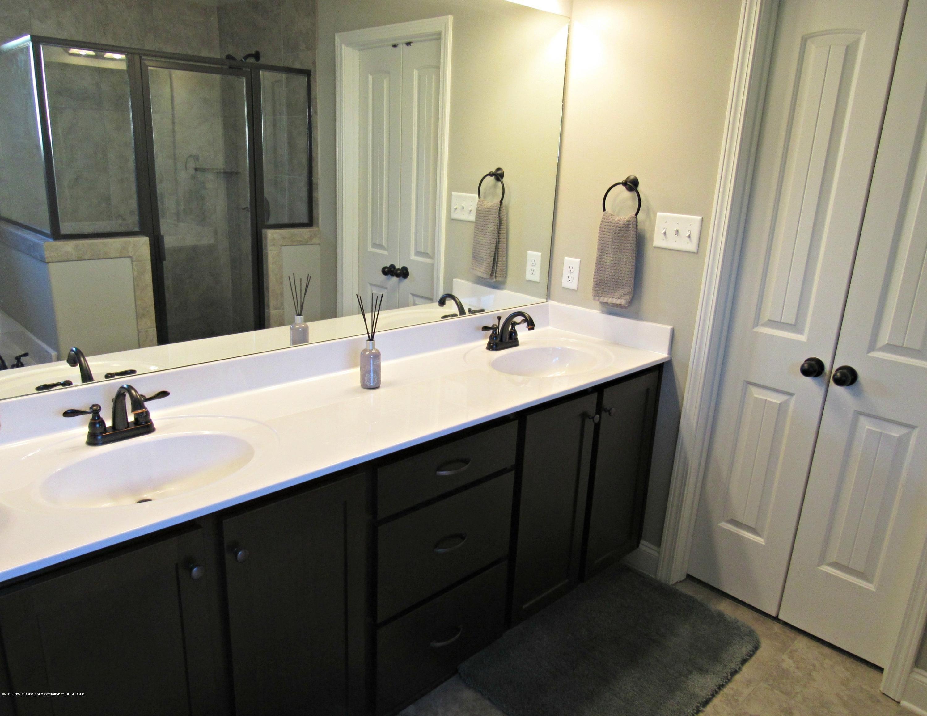 2302 Pine Tree Road Hernando, MS 38632 - Photo 19 of 41 Masterbath 1