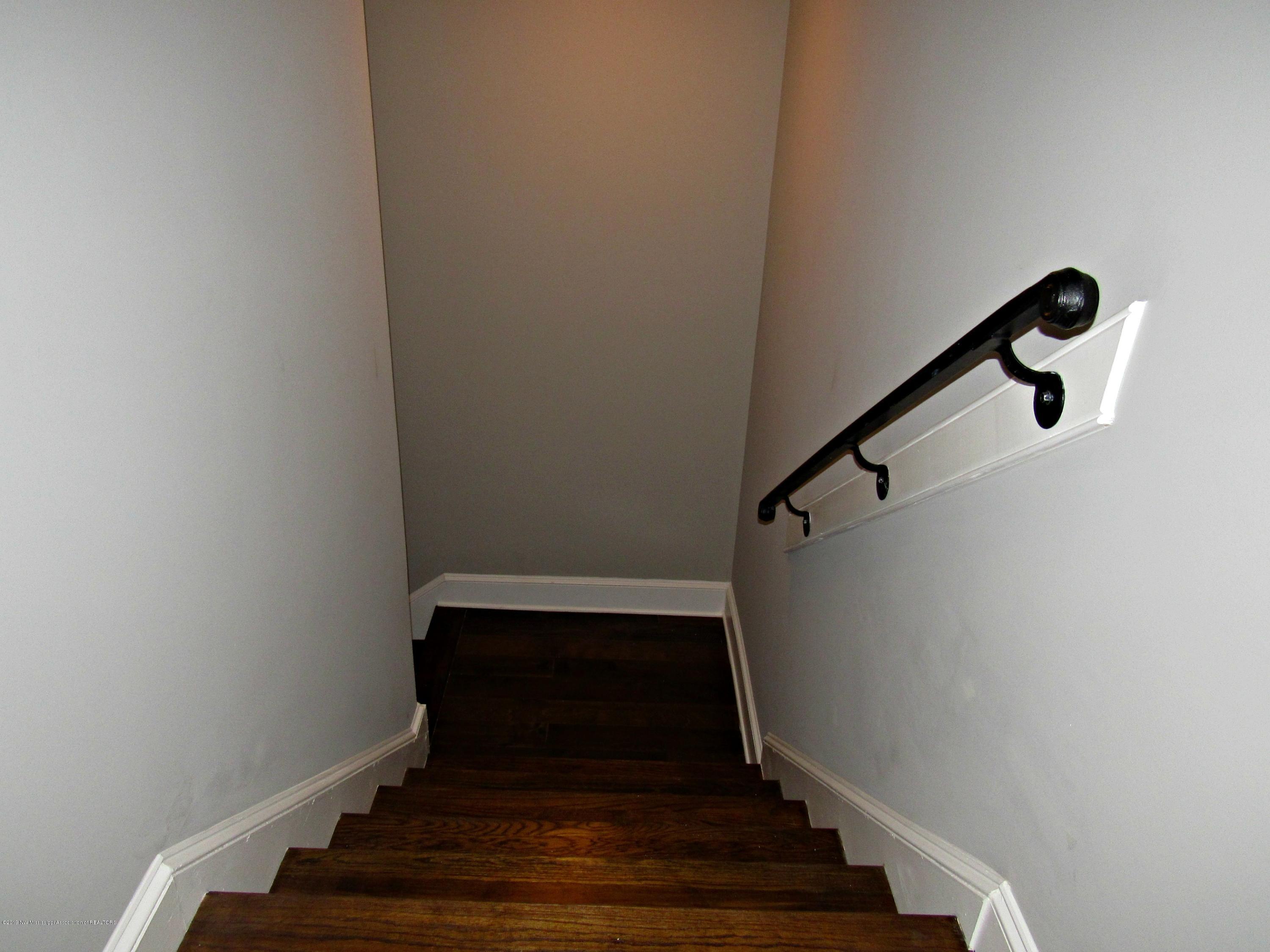 2302 Pine Tree Road Hernando, MS 38632 - Photo 27 of 41 wood stairs