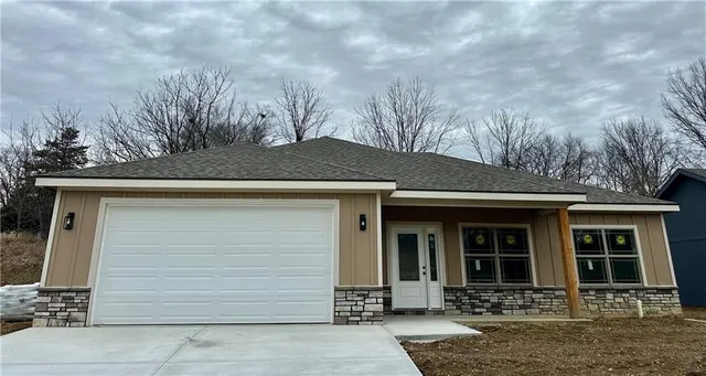 $379,900 | 1322 Kristie Circle, Excelsior Springs, MO 64024