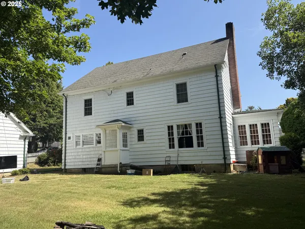 $599,000 | 880 East 2nd Street, Coquille, OR 97423