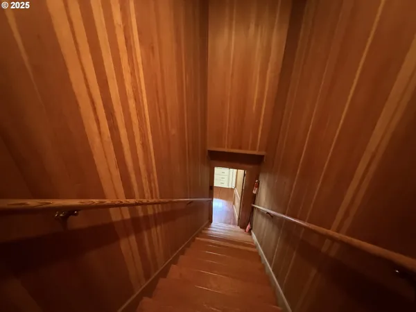 $599,000 | 880 East 2nd Street, Coquille, OR 97423