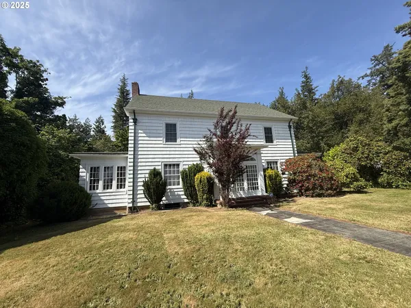 $599,000 | 880 East 2nd Street, Coquille, OR 97423