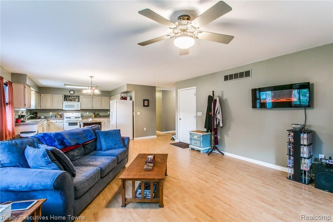 2441 Michigan Road Port Huron, MI 48060 - Photo 8 of 23 2441 Michigan-23.JPG