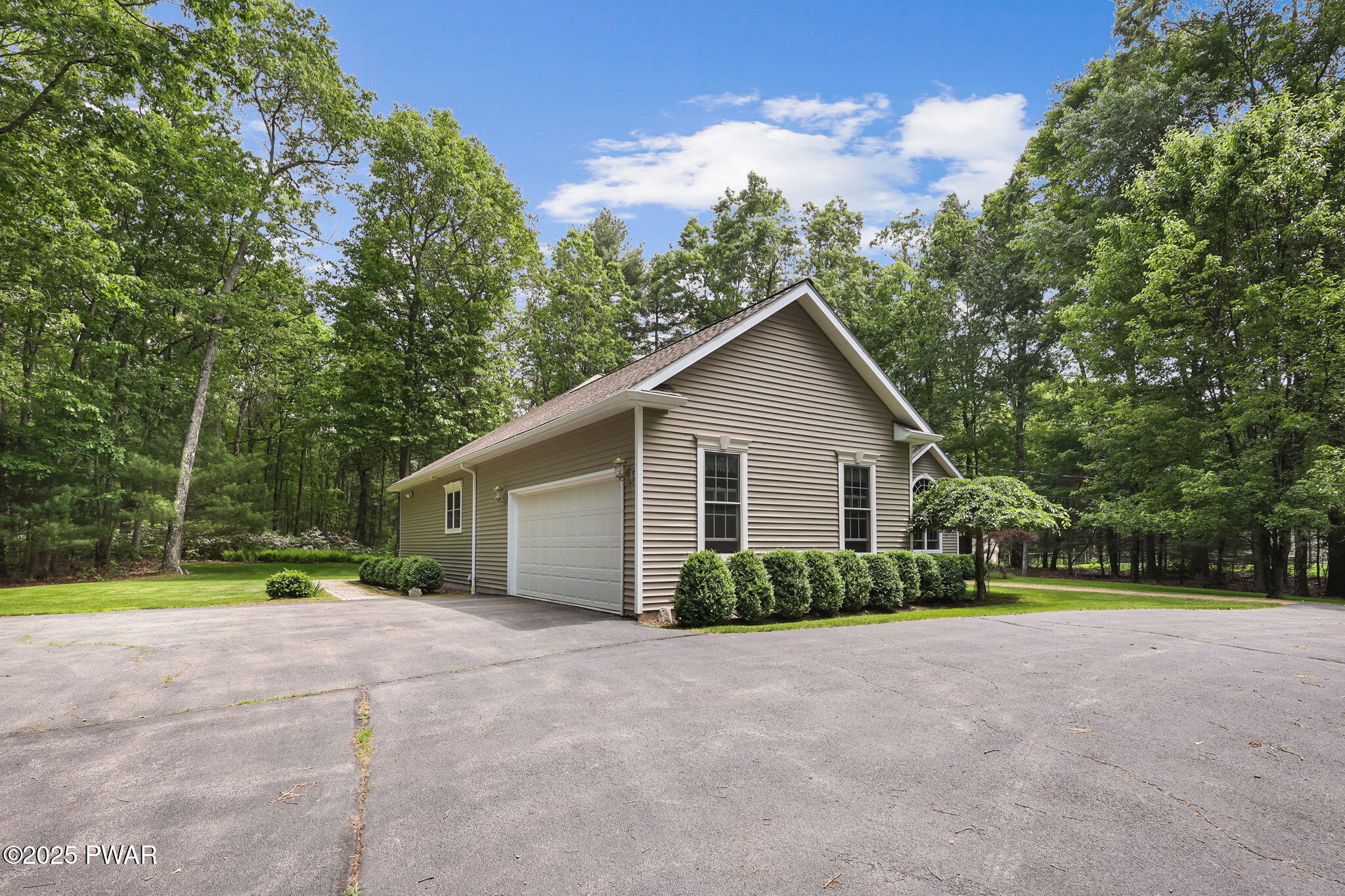 39 Fawn Ridge Drive Hawley, PA 18428 - Photo 5 of 46