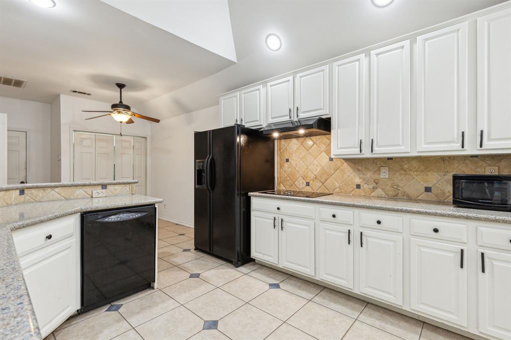 400 Moss Hill Road Irving, TX 75063 - Photo 9 of 26 Kitchen Features Granite Counter Tops & Custom Backsplash
