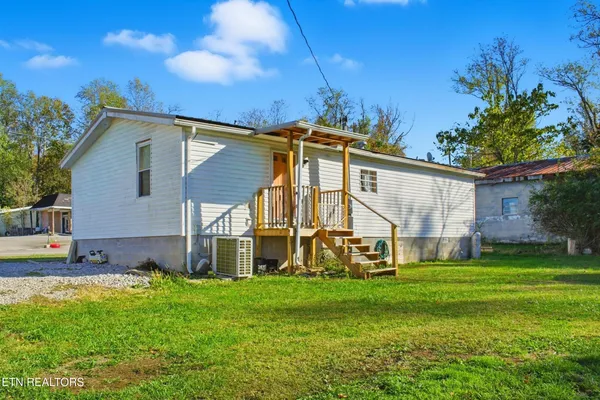 $168,500 | 214 South Main Street, Byrdstown, TN 38549