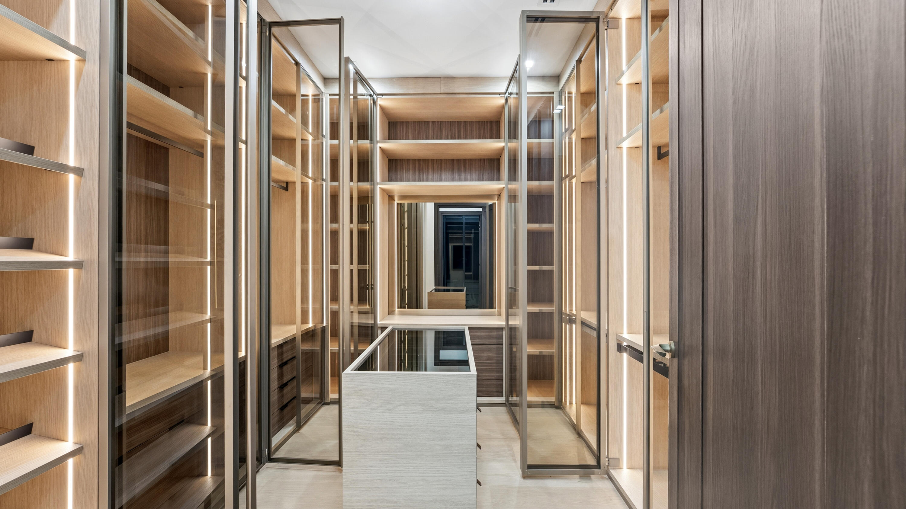 274 Northeast 3rd Court Boca Raton, FL 33432 - Photo 27 of 59 MASTER CLOSET UPSTAIRS