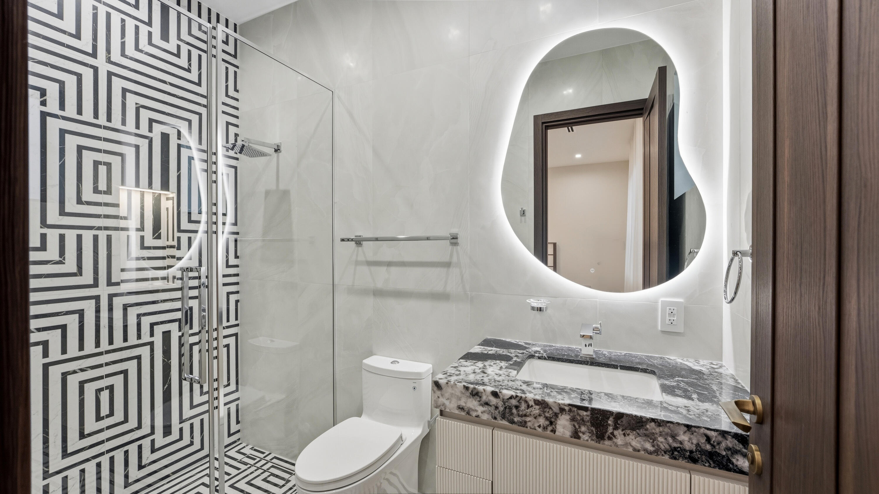 274 Northeast 3rd Court Boca Raton, FL 33432 - Photo 34 of 59 GUEST BATHROOM