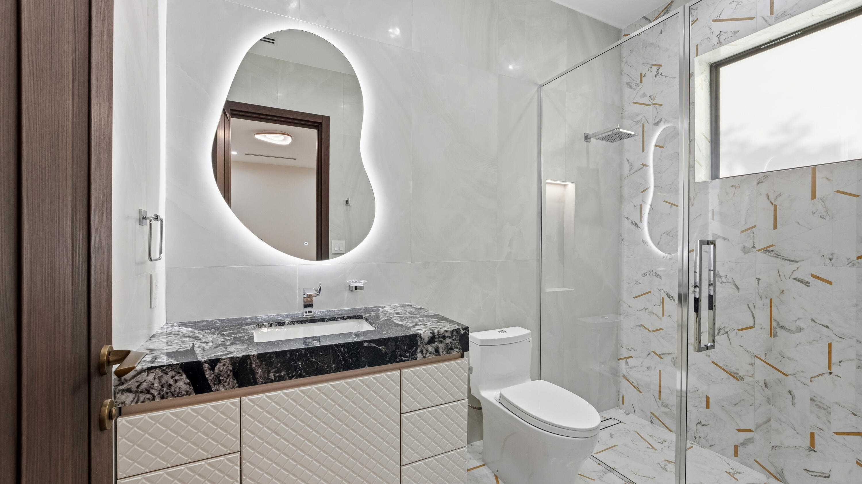 274 Northeast 3rd Court Boca Raton, FL 33432 - Photo 36 of 59 GUEST BATHROOM