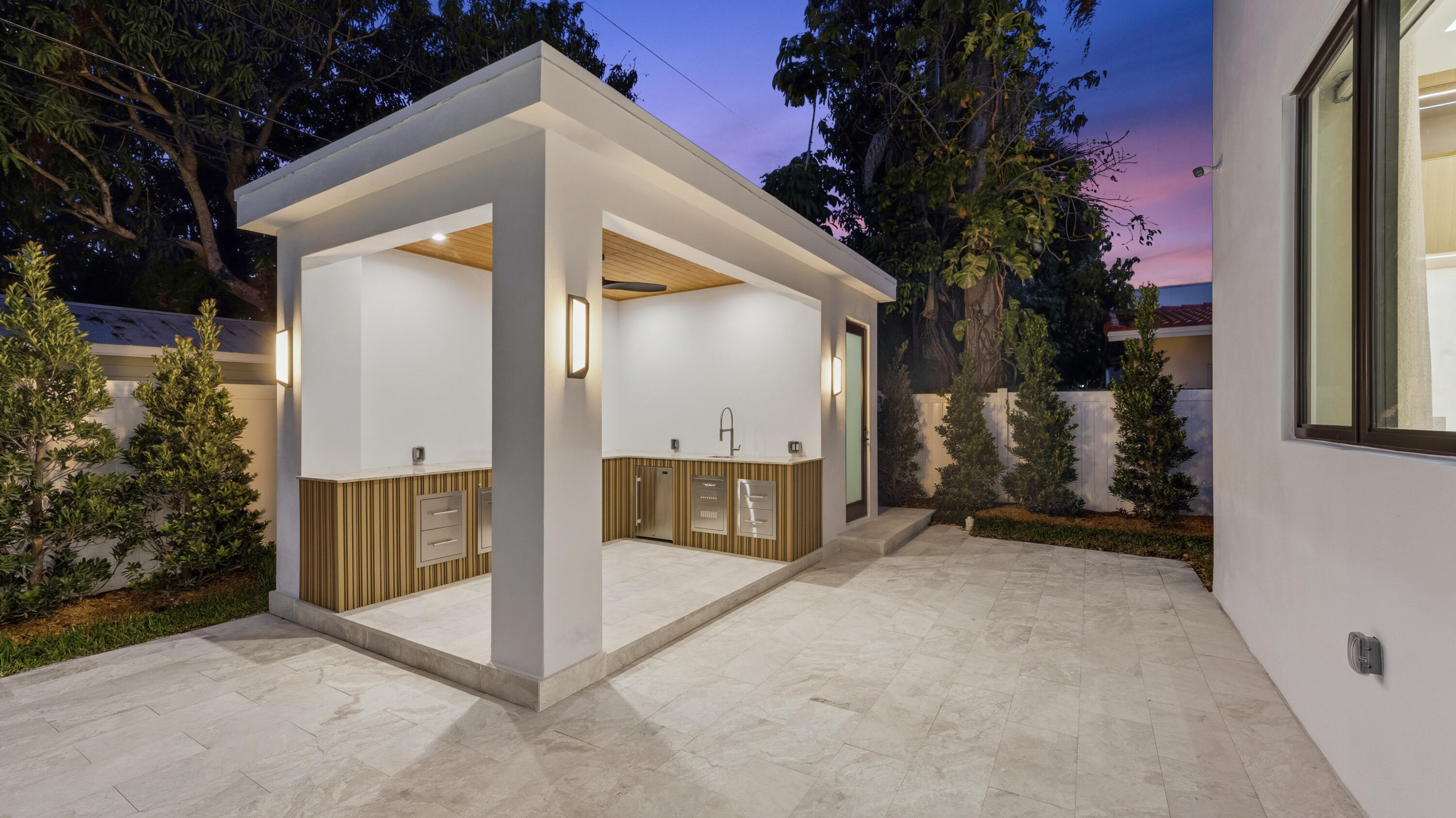 274 Northeast 3rd Court Boca Raton, FL 33432 - Photo 43 of 59 SUMMER KITCHEN / CABANA