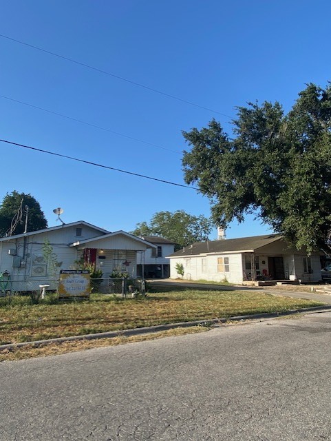 409 Chaparral Street Alice, TX 78332 - Photo 3 of 24 a front view of a house with a garden