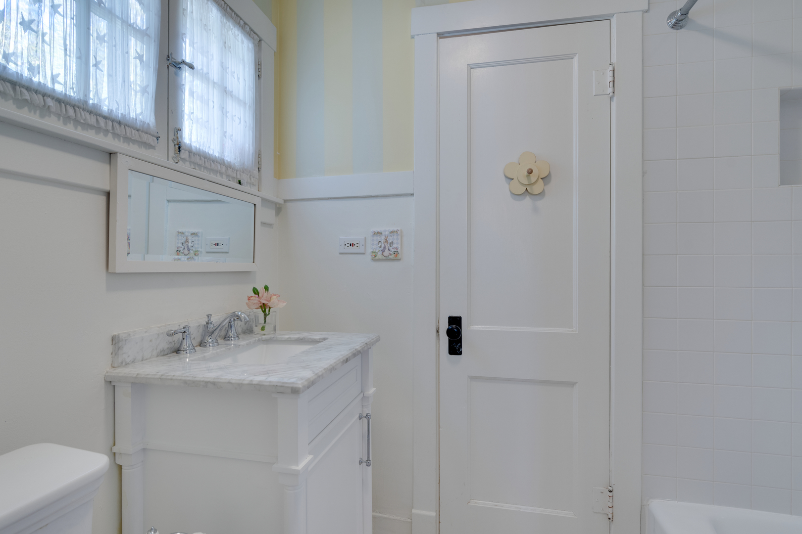430 Washington Road Lake Forest, IL 60045 - Photo 22 of 30 a bathroom with a sink a toilet and shower