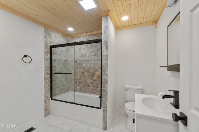 $429,000 | 152 Hemlock Street, Mount Carmel, TN 37645