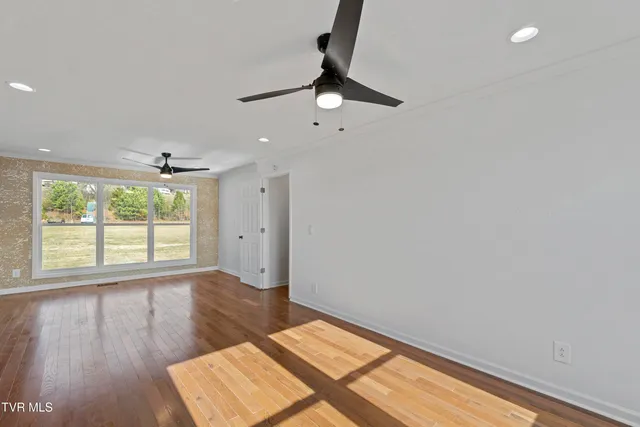 $429,000 | 152 Hemlock Street, Mount Carmel, TN 37645