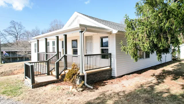 $429,000 | 152 Hemlock Street, Mount Carmel, TN 37645
