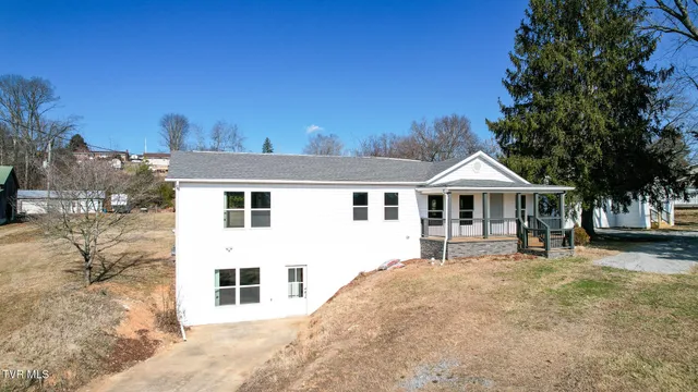 $429,000 | 152 Hemlock Street, Mount Carmel, TN 37645