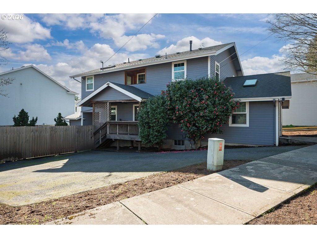 2837 Southeast 90th Place Portland, OR 97266 - Photo 2 of 40