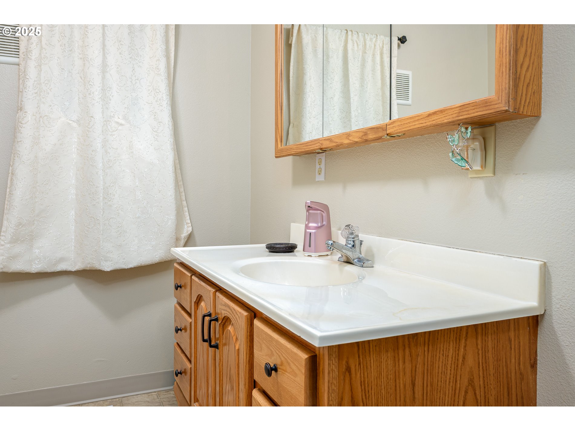 2837 Southeast 90th Place Portland, OR 97266 - Photo 28 of 40