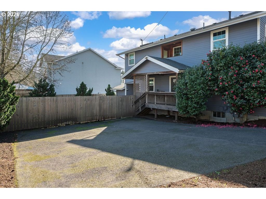 2837 Southeast 90th Place Portland, OR 97266 - Photo 3 of 40