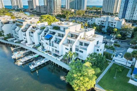 a picture of lake view