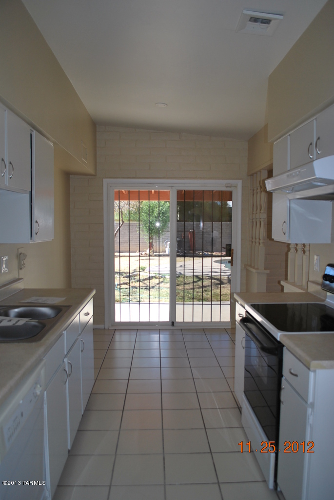 3130 South Prudence Road Tucson, AZ 85730 - Photo 5 of 9