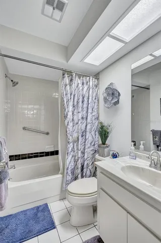 $249,900 | 2231 Lark Circle East, Unit F, Palm Harbor, FL 34684