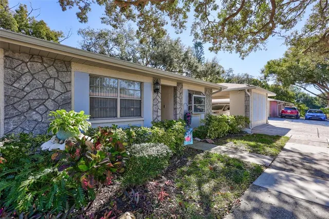 $249,900 | 2231 Lark Circle East, Unit F, Palm Harbor, FL 34684