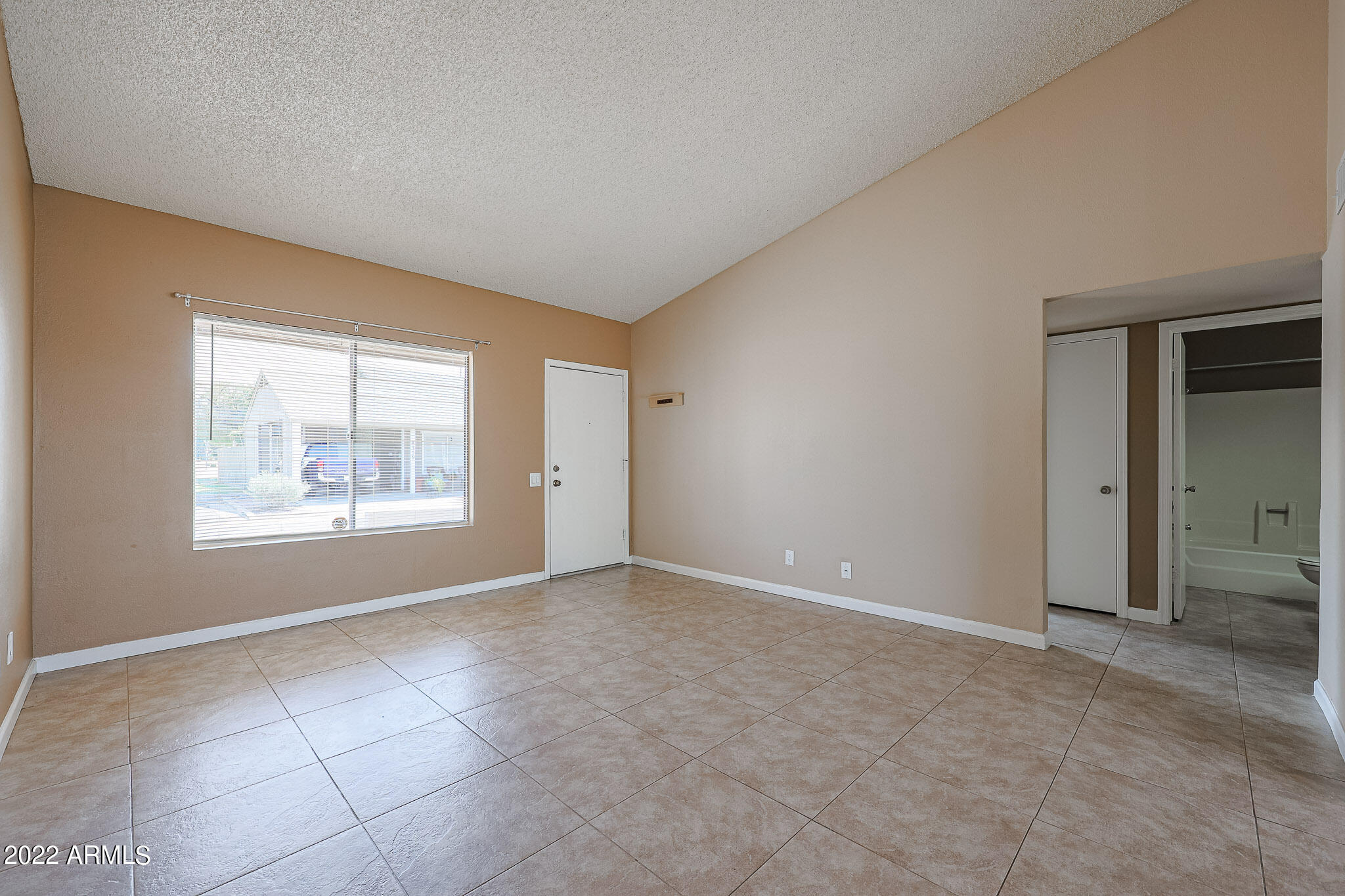 4360 East Carson Road Phoenix, AZ 85042 - Photo 5 of 16 Vaulted Ceilings