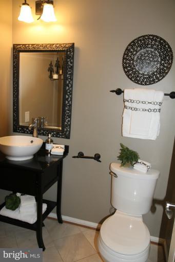 11922 Riders Lane Reston, VA 20191 - Photo 4 of 24 Main floor powder room
